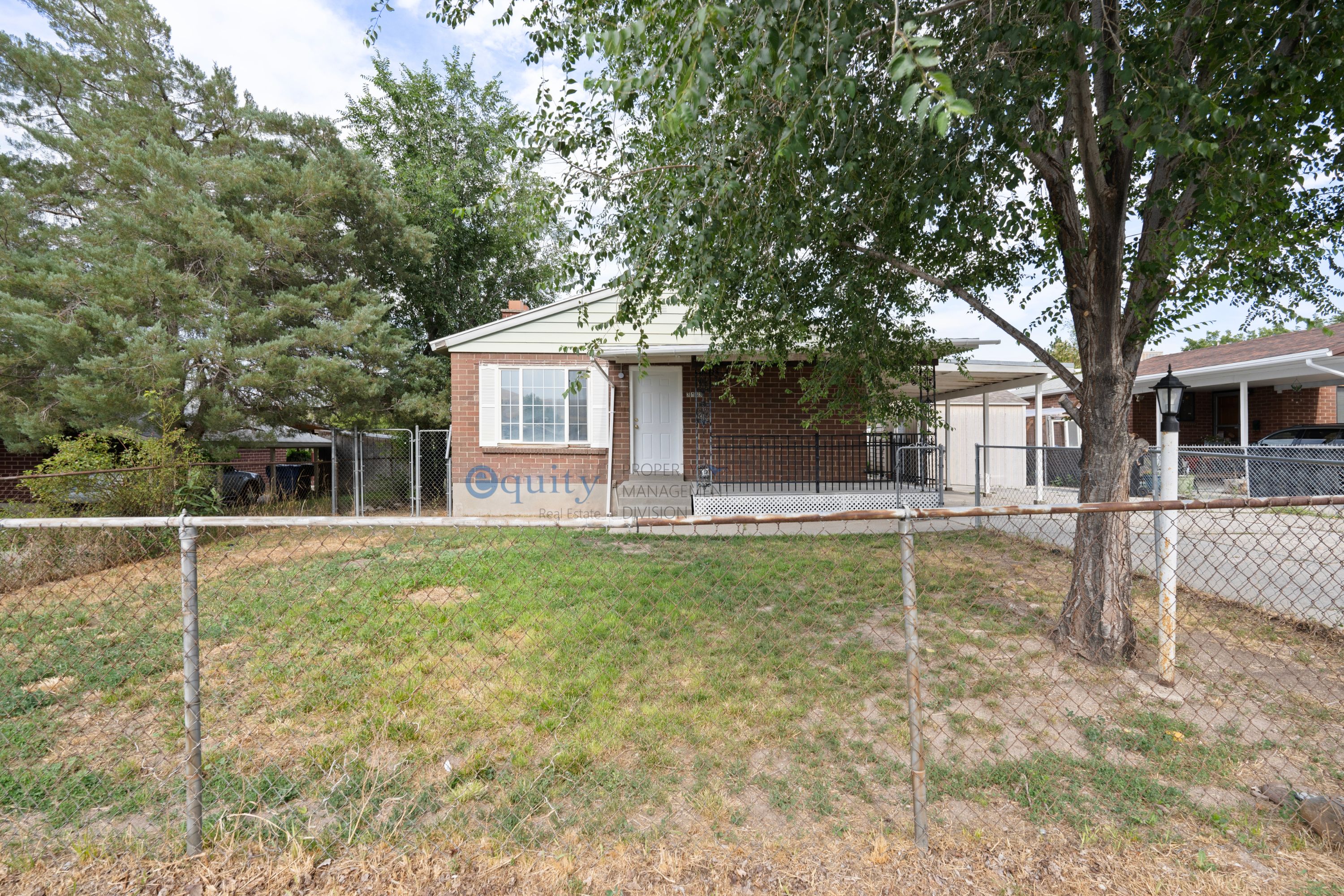 3443 Helen Dr - UP
