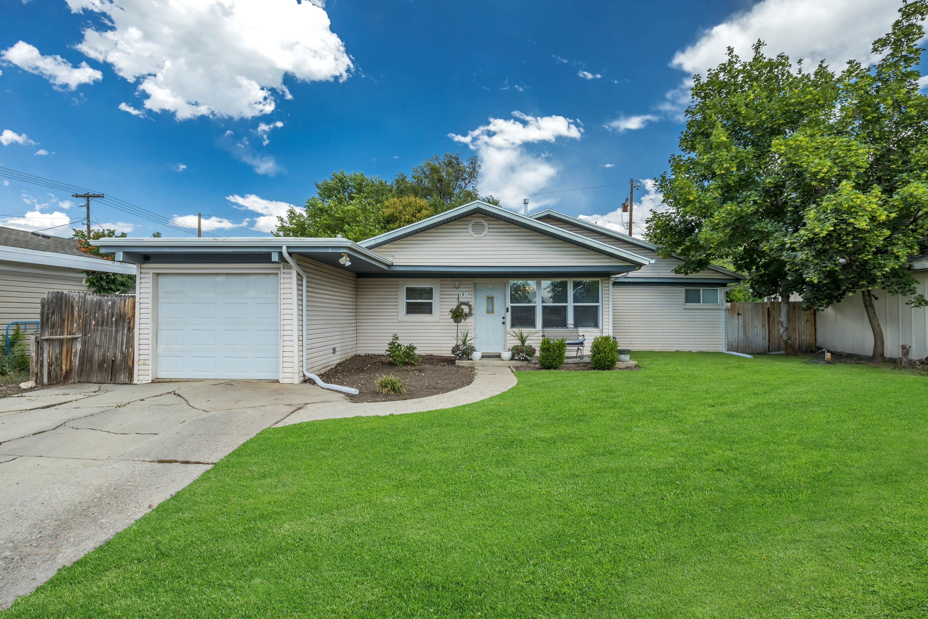 6574 W Kings Estate Dr