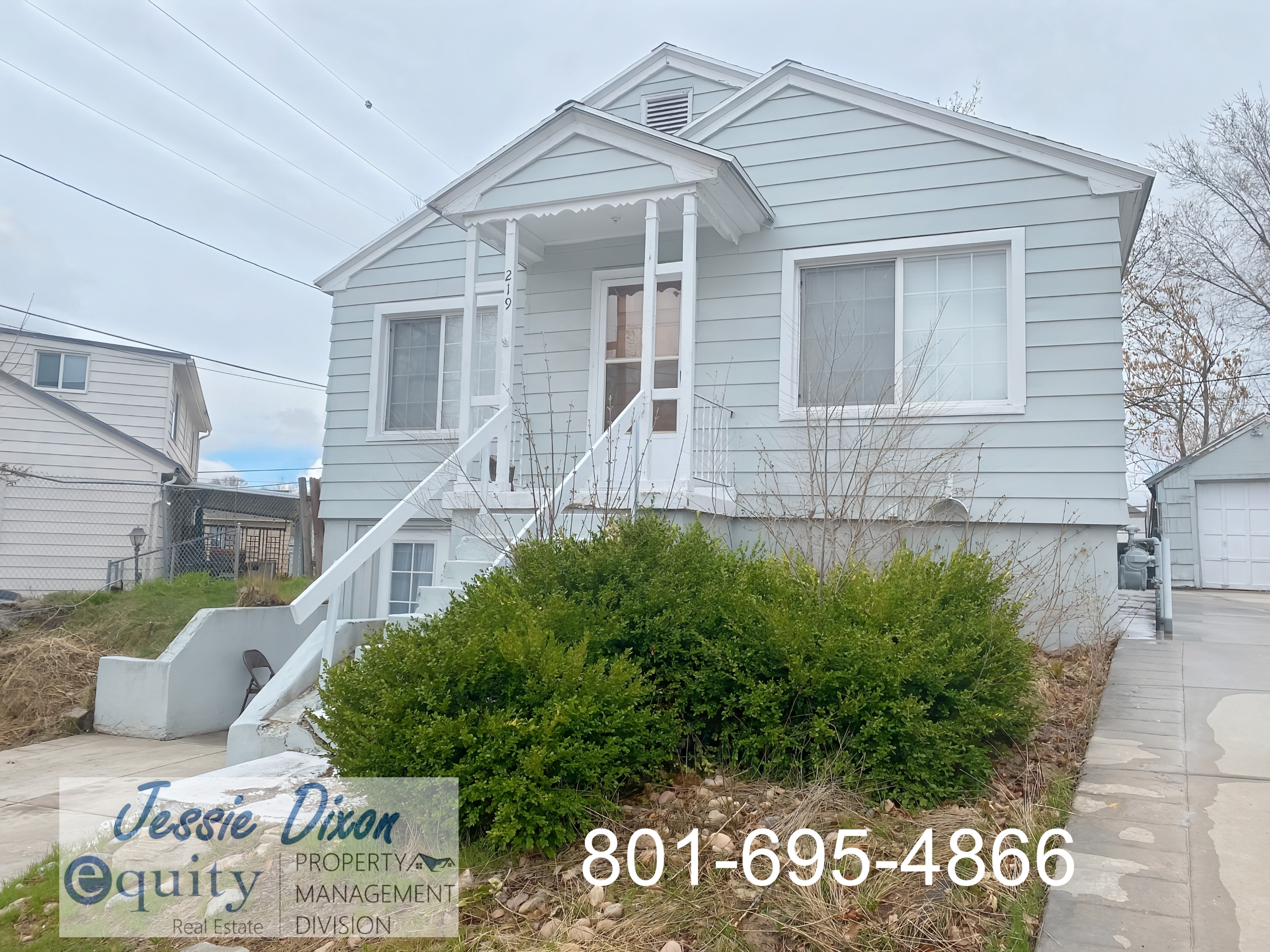 219 Country Club Dr