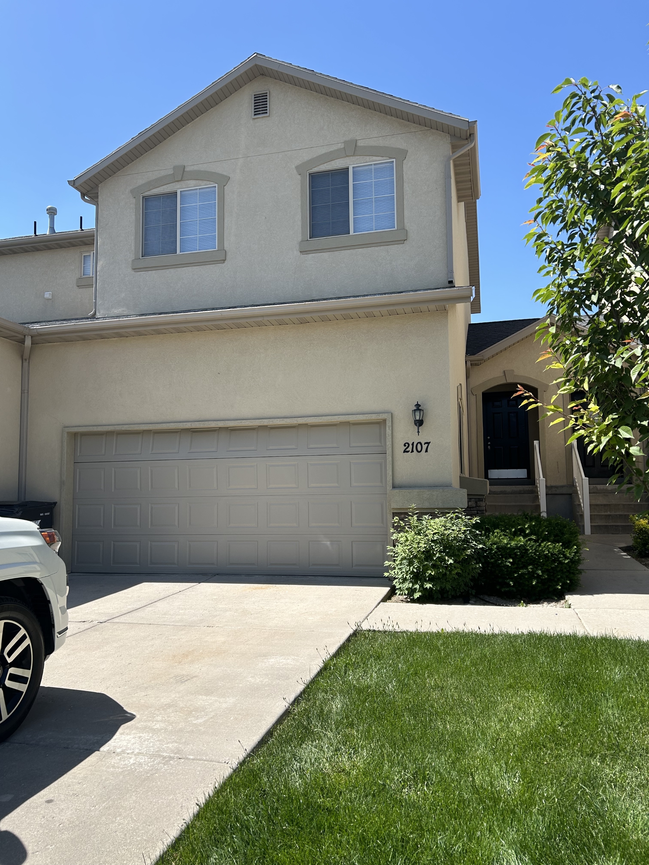 2107 W 2180 N