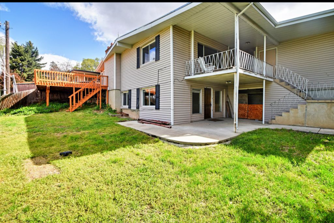 3065 Bannock Dr