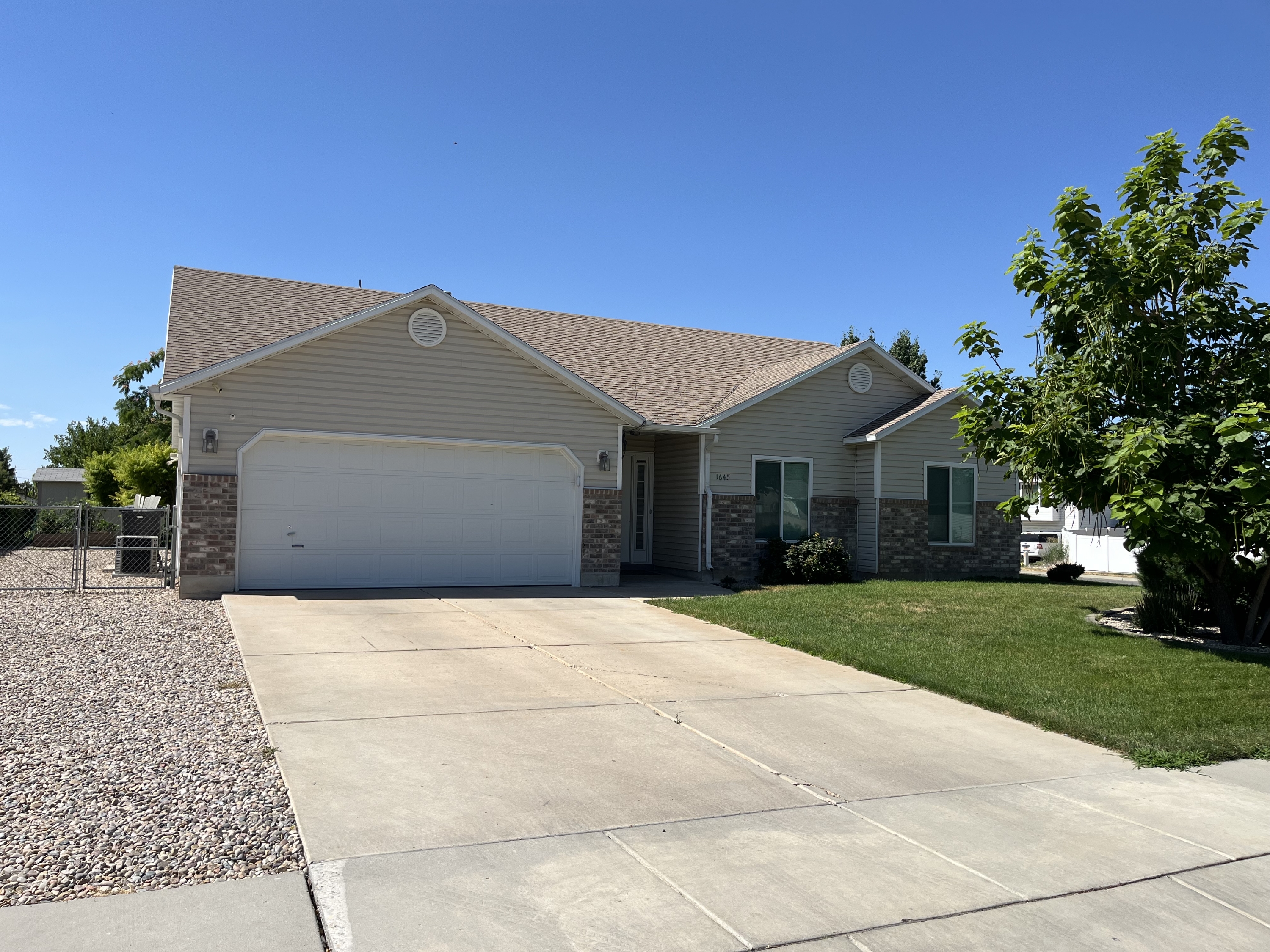 1645 W 25 N