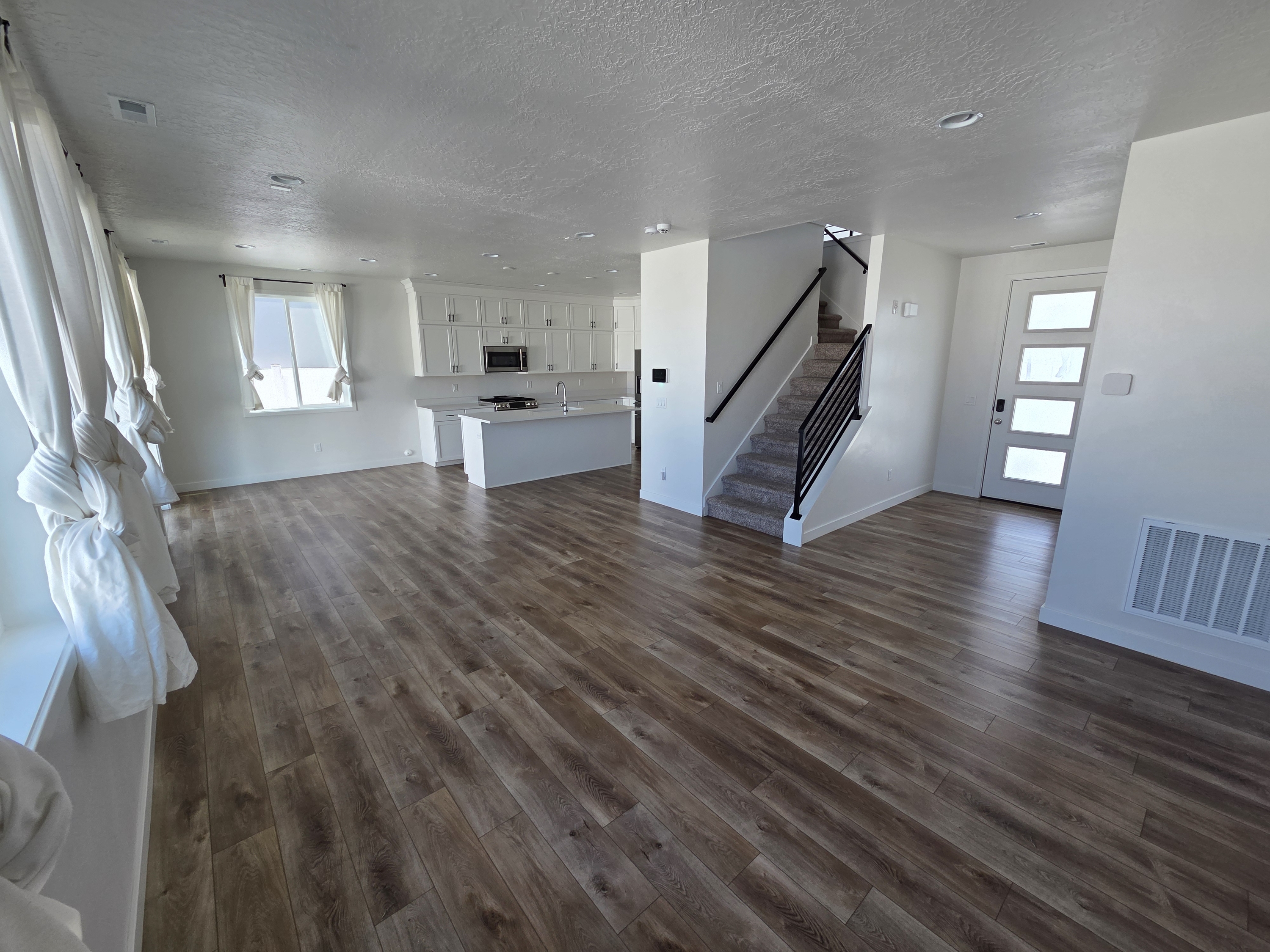 2046 W Lydia Ln