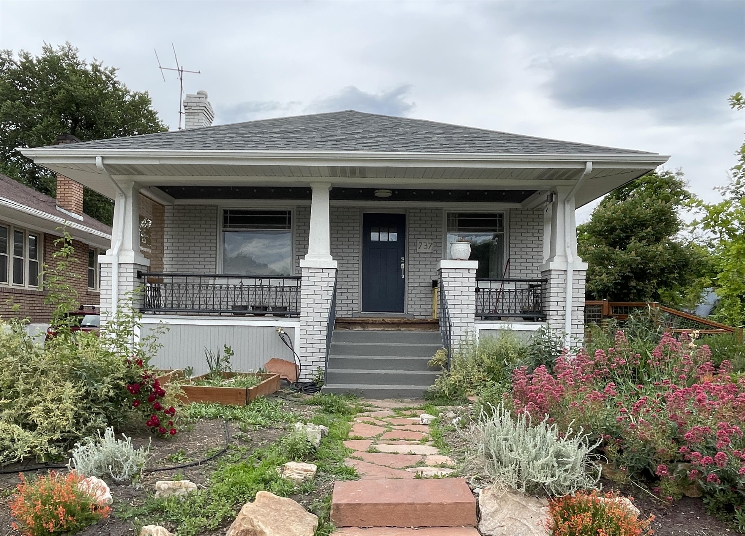 737 E Wilson Ave