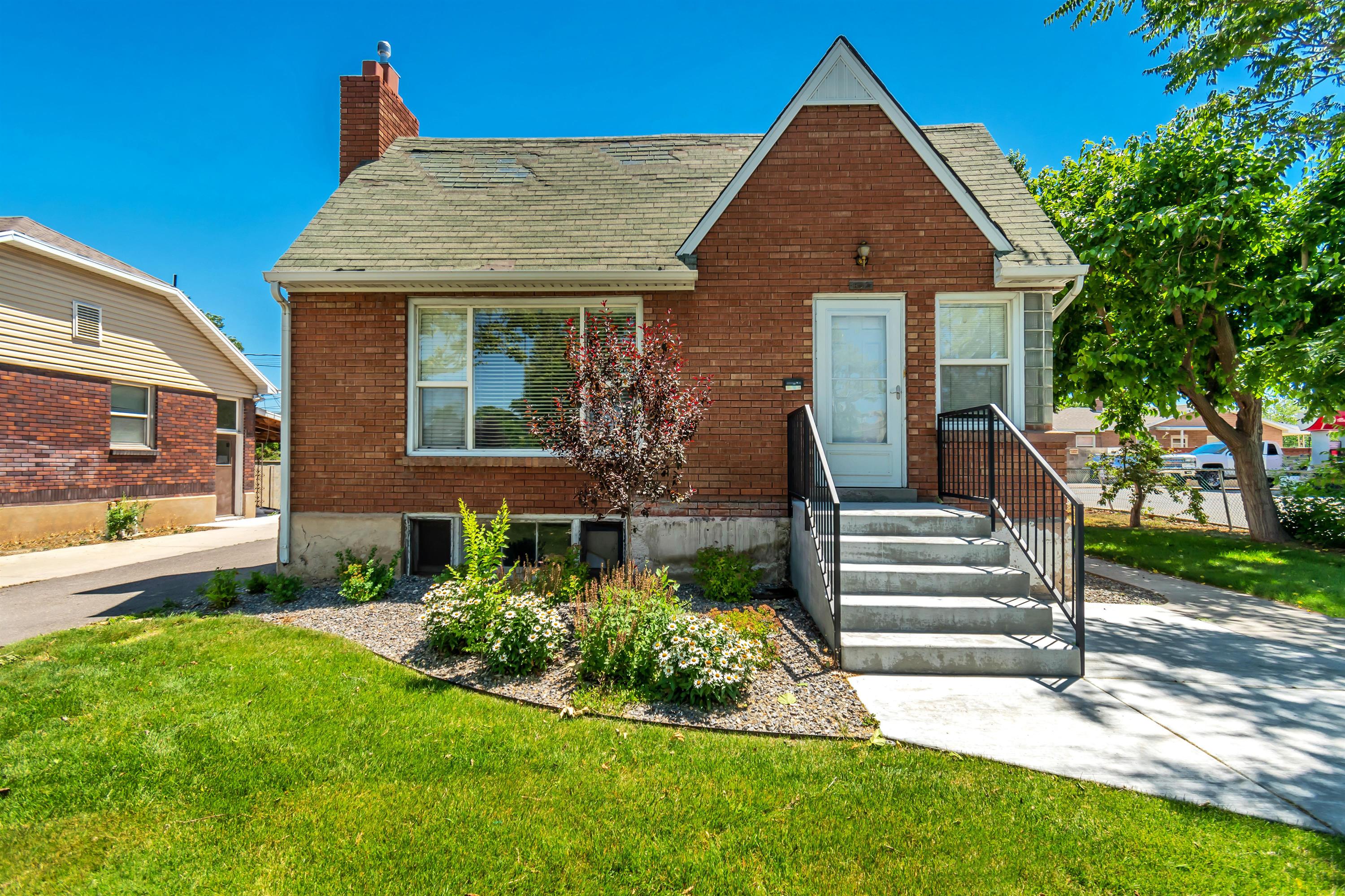 632 N Main St