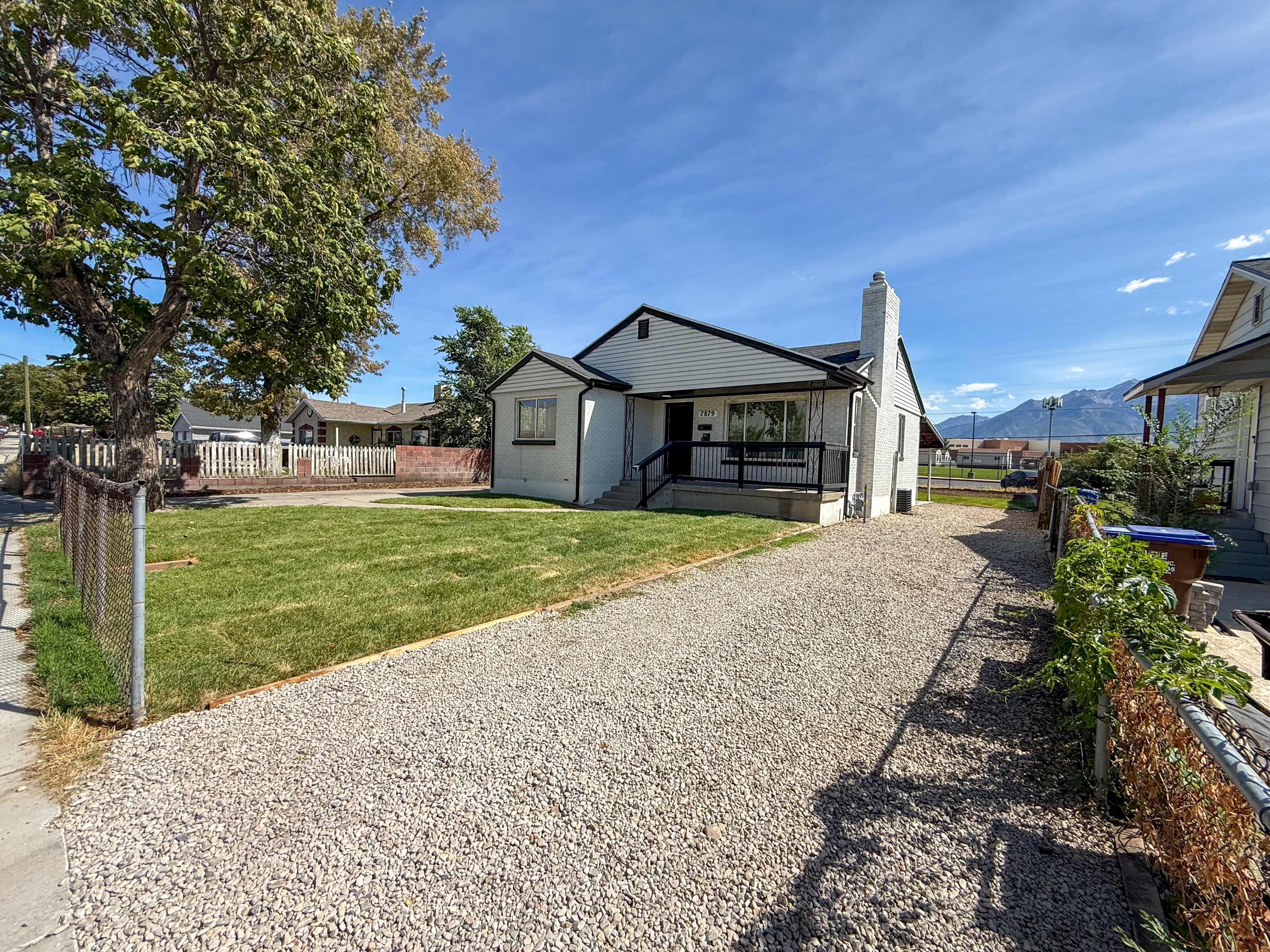7879 Oak St - 2