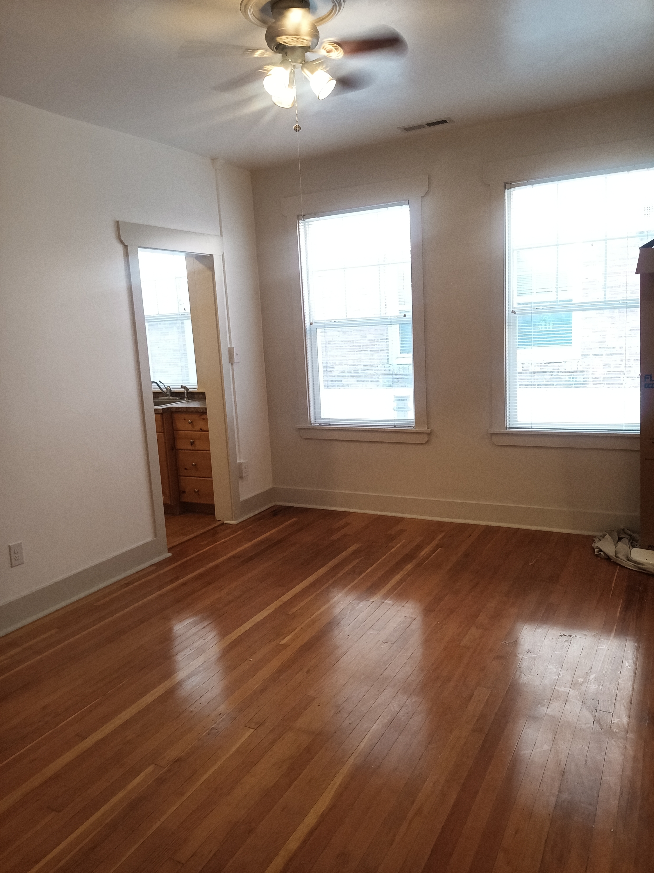416 W Lewis St - 110