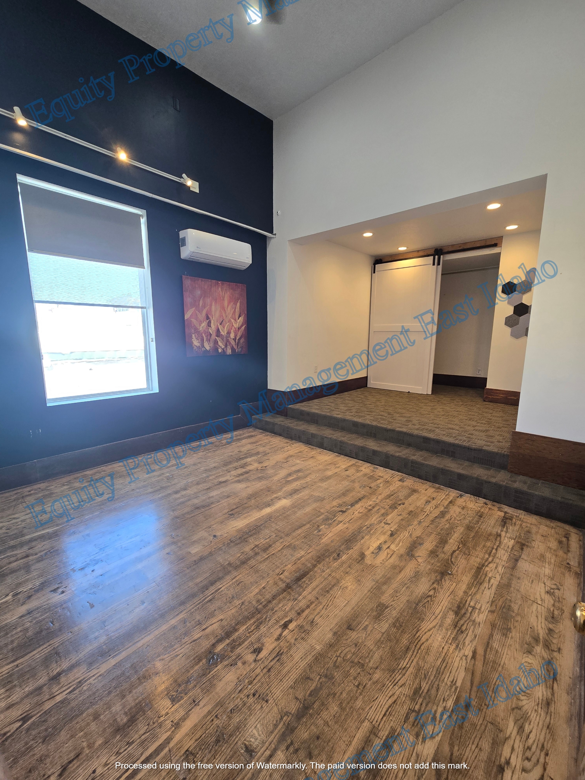 123 N Main St - 7